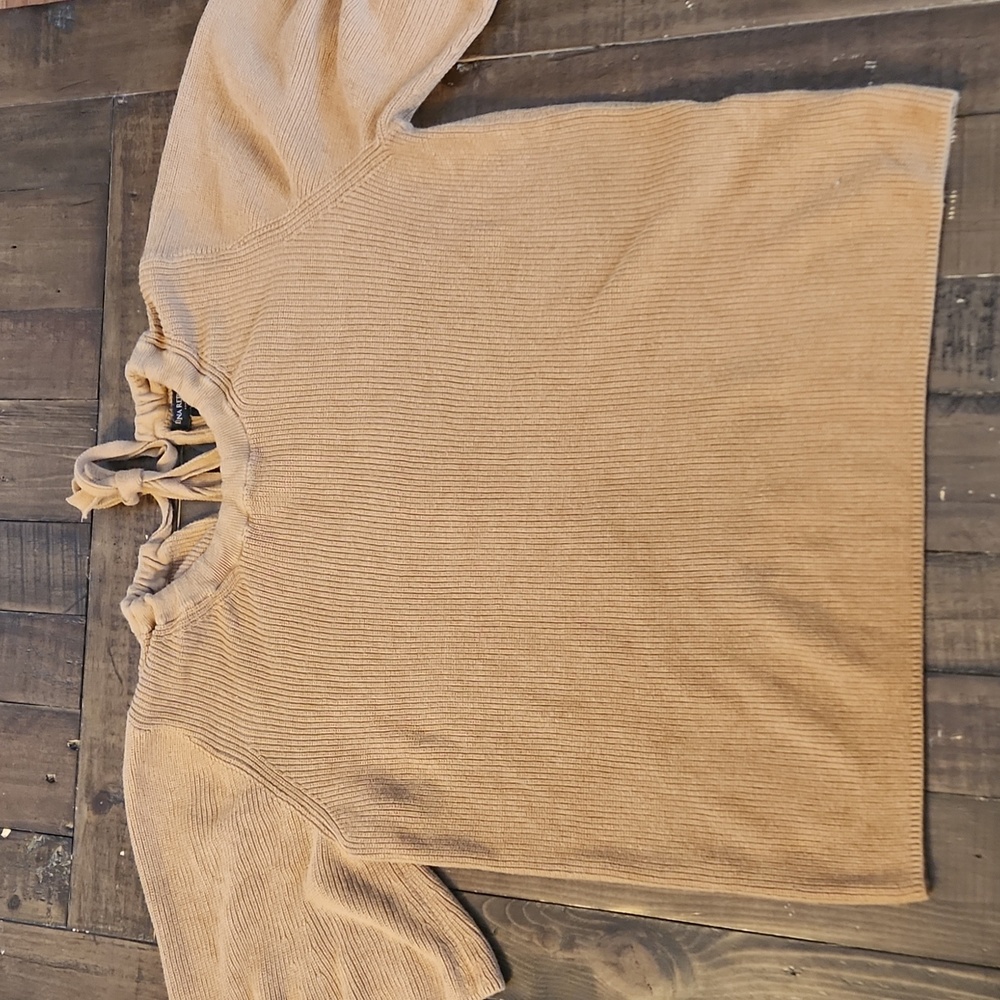 Banana republic short sleeved sweater with tie back